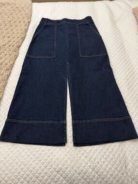 Banana Republic Dark Blue Jean Skirt. Size 6